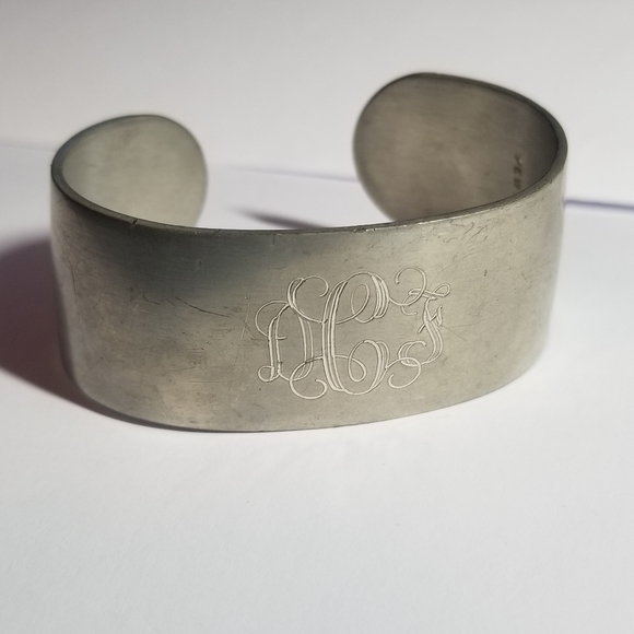 Vintage Pewter cuff bracelet engraved initials silver tone monogram - Picture 7 of 10